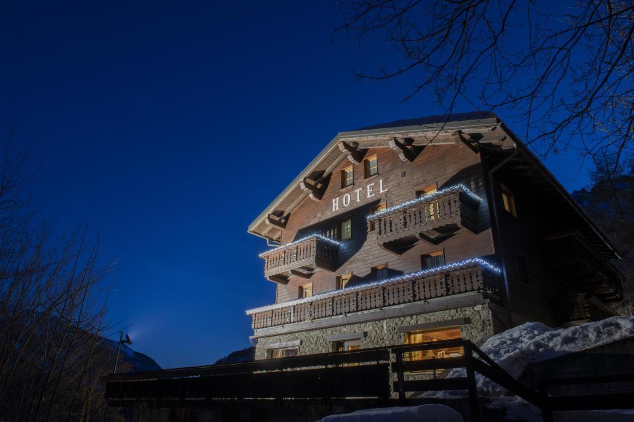 Hotel Rascard Valtournenche Exterior photo