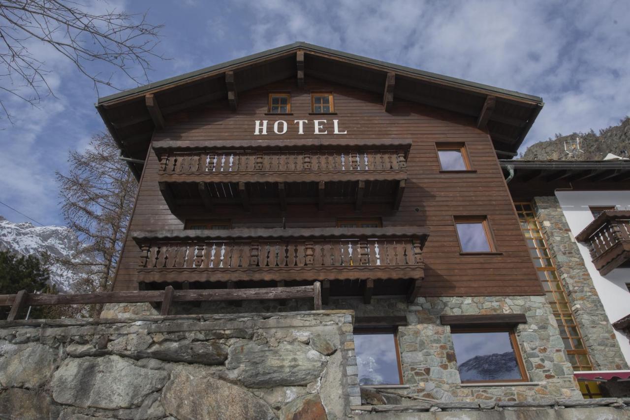 Hotel Rascard Valtournenche Exterior photo